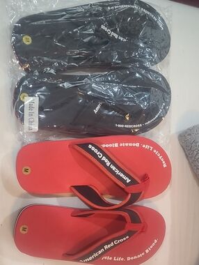 2 Pairs Of Womens Red & Black Flip Flop Sandals